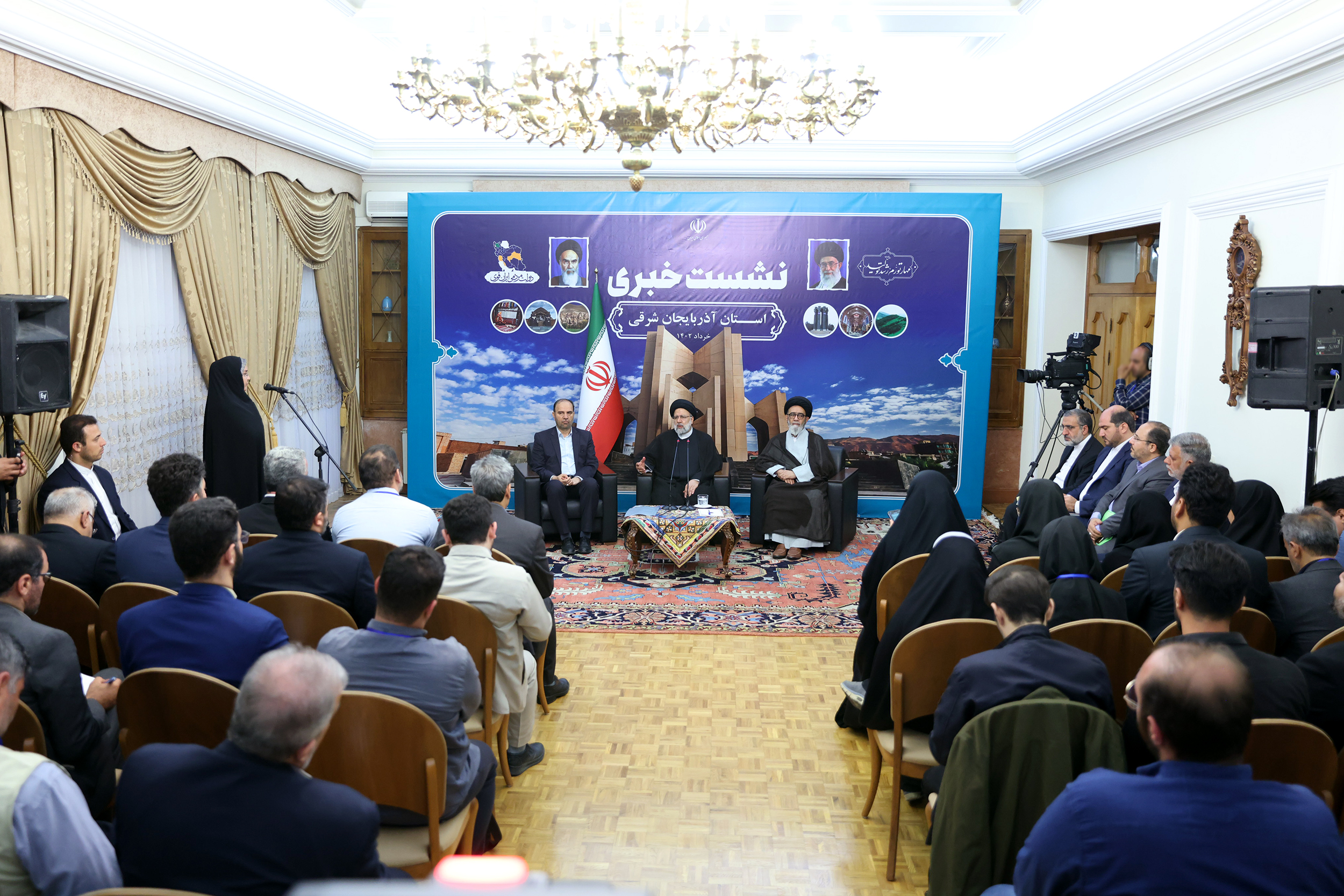 مهمترین ثمره افتتاح طرح‌ها و اجرای مصوبات دولت بالابردن امید و اعتماد مردم است / اجتماعات و استقبال گسترده مردم از خدمتگزاران خود حاکی از امیدواری آنها برای انجام کار و رفع مشکلات است / به اجرای مصوبات دور اول سفرها بسنده نکرده و توسعه استان‌ها را با مصوبات دور دوم سفرها دنبال می‌کنیم
