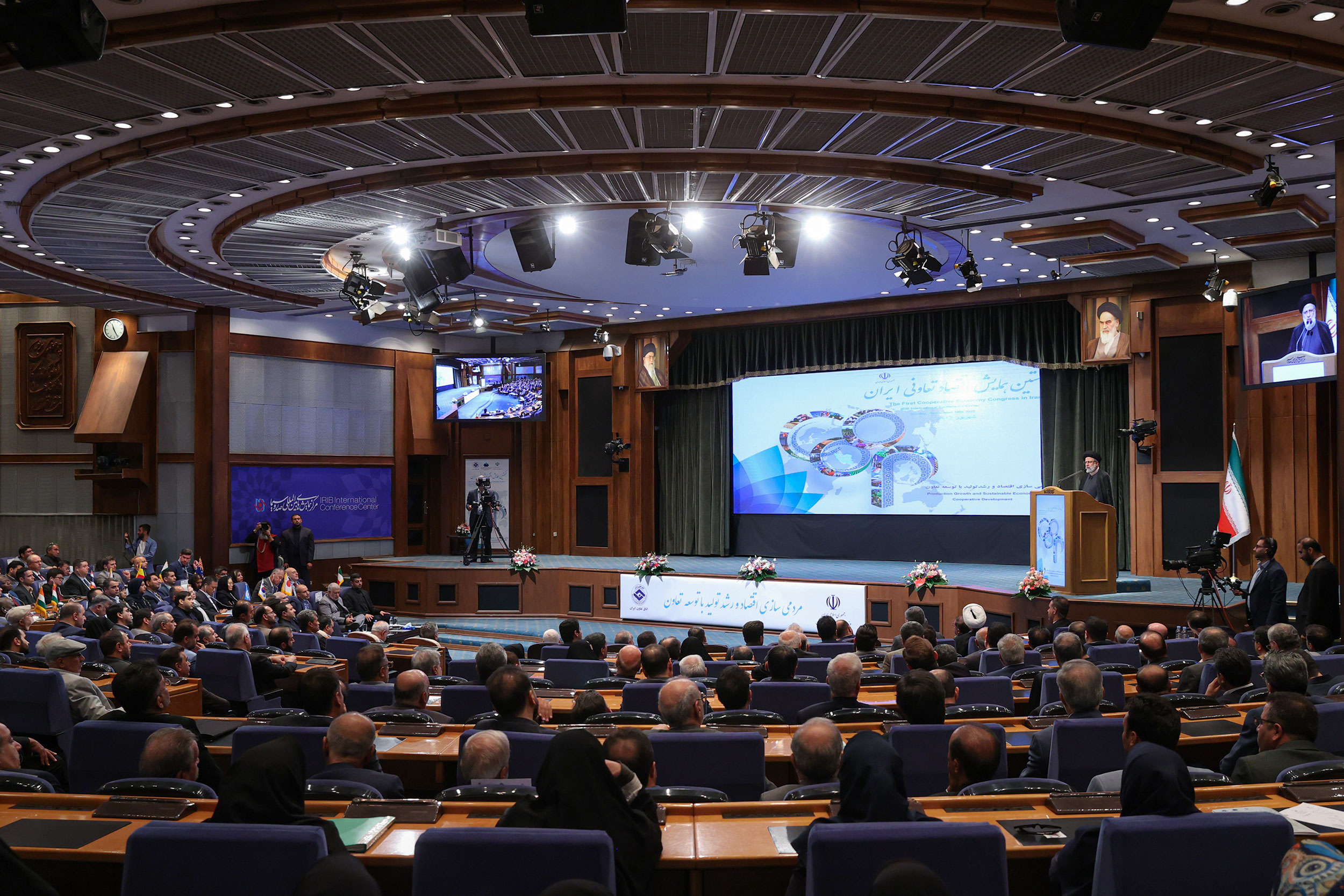 حمایت از بخش تعاونی یکی از جلوه‌های روشن مردمی‌سازی حکمرانی و دولت است/ سند تعاون پس از 11 سال وقفه در این دولت بازنگری و نهایی شد/ با عزم دولت در ارتقای مراودات بین‌المللی، زمینه نقش‌آفرینی تعاونی‌ها در بازارهای بین‌المللی فراهم شده است