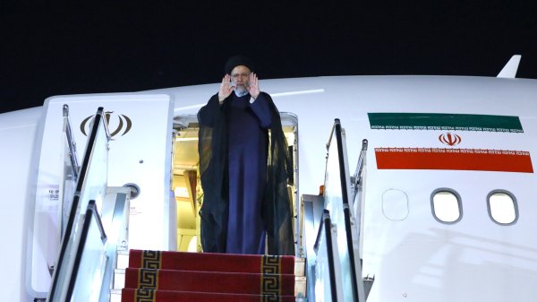 دکتر رئیسی دقایقی قبل نیویورک را به مقصد تهران ترک کرد
