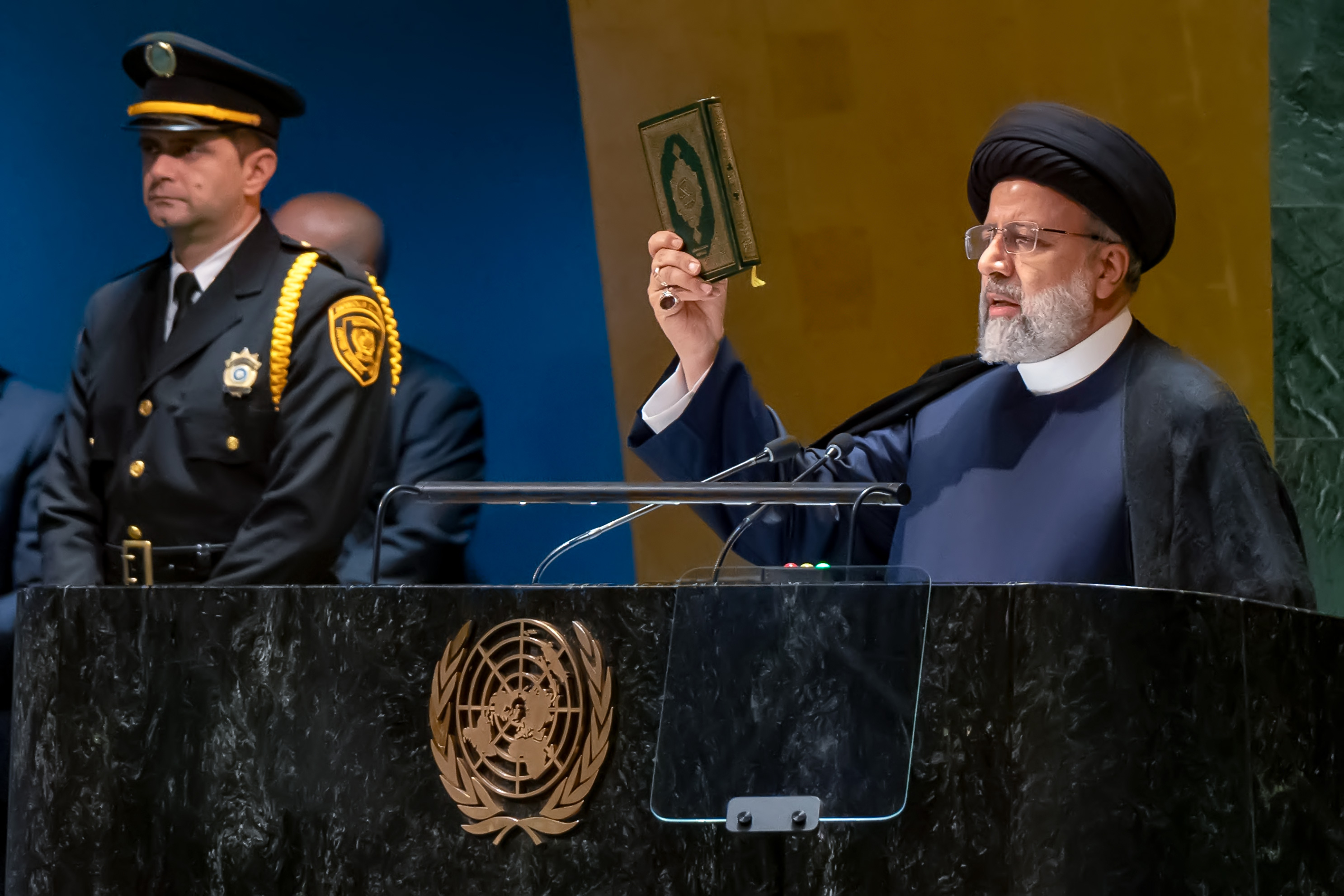 امروز نیازمند جنبش جهانی تعهد به خانواده هستیم/ پروژه آمریکایی کردن جهان شکست خورده است/ تصاویر مخابره شده از ایران در سال گذشته محصول سرکوب اطلاعات معتبر و اشاعه اطلاعات نامعتبر بود/ آمریکا با ترور شهید سلیمانی به داعش ساخته دست خود جایزه داد/ رد طرح‌های آتش‌بس در جنگ اوکراین گواه برنامه آمریکا برای تضعیف اروپا است