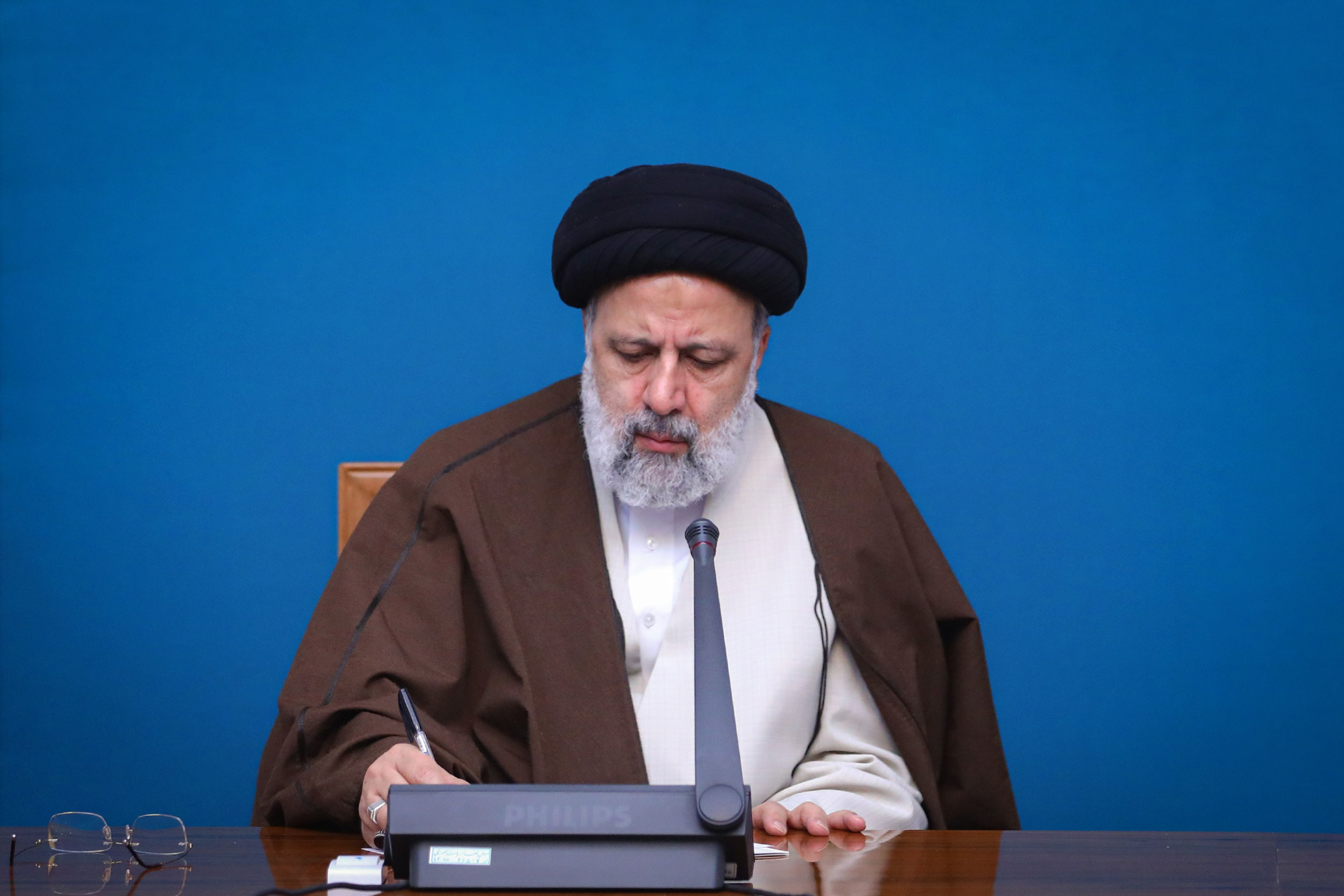 پیام تسلیت رئیس جمهور به آقای حسین شریعتمداری
