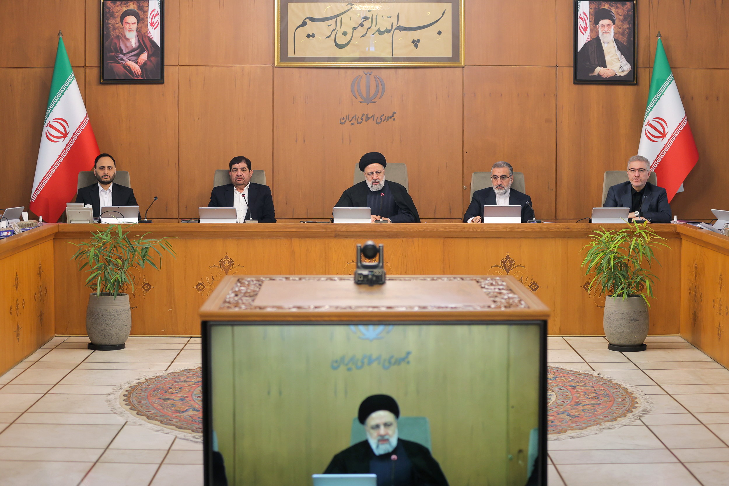دکتر رئیسی: انتخابات باید یکی از جلوه‌های مهم و بزرگ انسجام ملی باشد/ مسئولان به جوانان میدان دهند و از ظرفیت‌ها، نشاط و انگیزه آنان غفلت نکنند/ گزارش رئیس سازمان برنامه از کاهش تورم و نرخ 5.1 درصدی رشد اقتصادی در پاییز