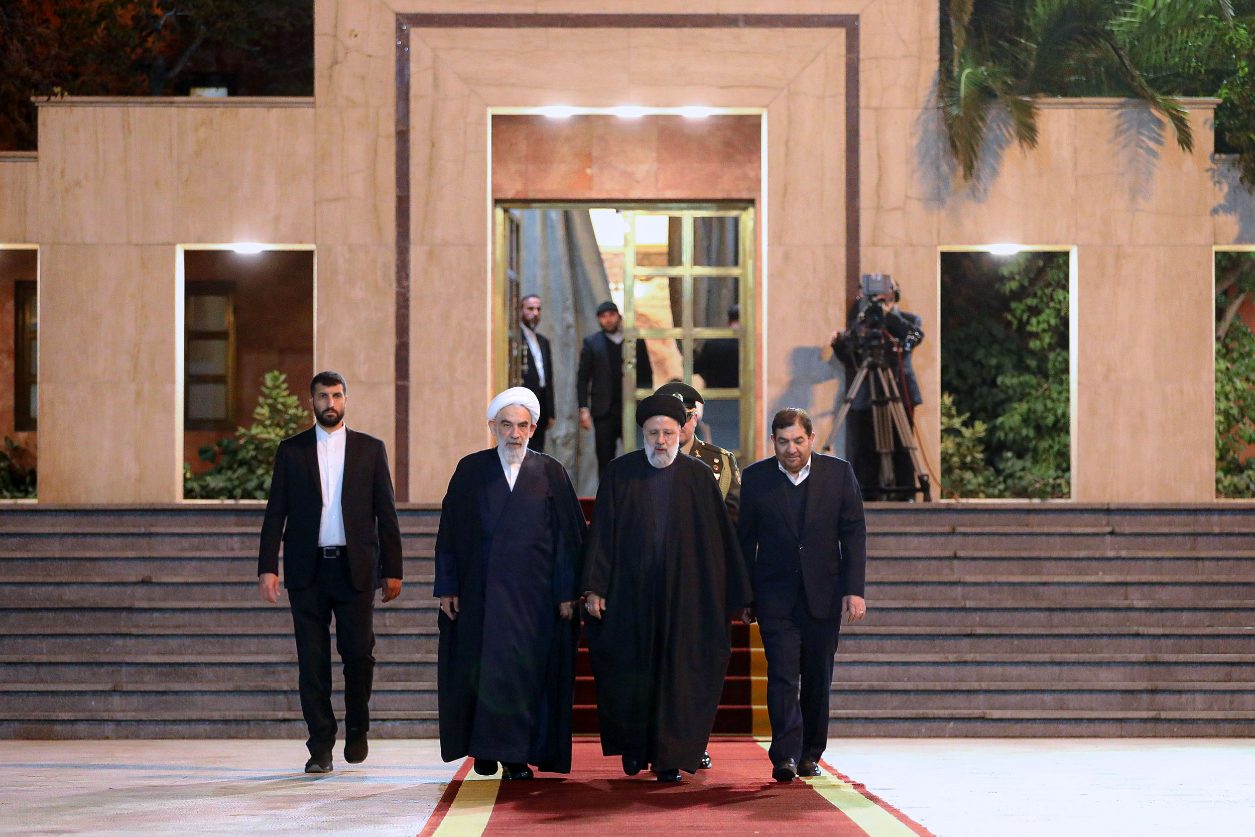 دکتر رئیسی تهران را به مقصد الجزیره پایتخت الجزایر ترک کرد