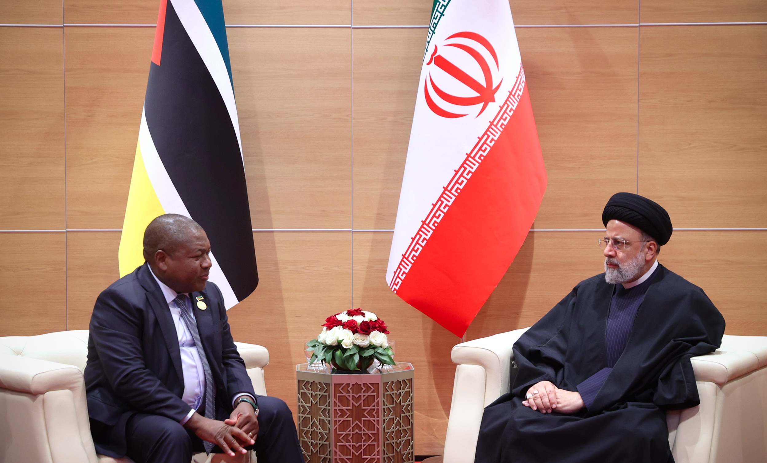 دکتر رئیسی: کمیسیون مشترک ایران و موزامبیک برای شناسایی و بالفعل کردن ظرفیت‌های متقابل فعال شود/ آمادگی جمهوری اسلامی ایران برای صدور خدمات فنی و مهندسی به موزامبیک/ استقبال رئیس جمهور موزامبیک از پیشنهاد فعال شدن کمیسیون مشترک دو کشور