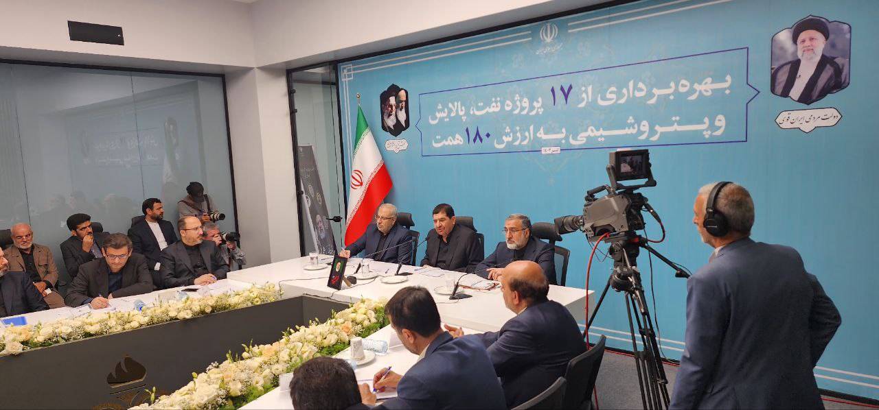 شهید رئیسی هیچ‌گاه حاشیه را به متن ترجیح نداد و بر حل مسائل مردم تمرکز داشت/ یکی از کارهای مهم دولت سیزدهم تمرکز بر تقویت صنعت نفت با تکیه‌بر توانمندی‌های داخلی بود/ برخی می‌گویند که تحریم‌های دشمن چند برابر شده، اما در عین حال افزایش فروش نفت کشور را نیز ناشی از چشم‌پوشی دشمن می‌دانند