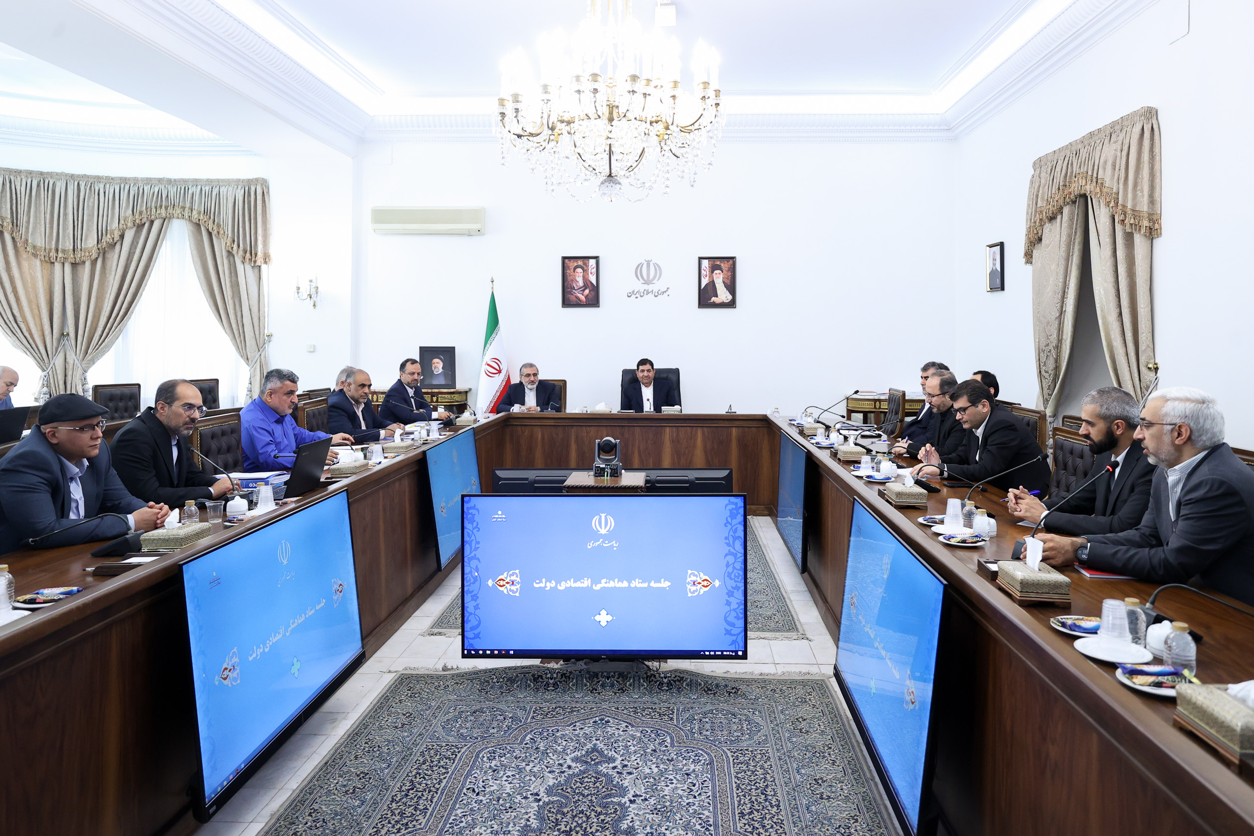 استمرار نرخ رشد بخش‌های خدمات، نفت، صنعت و معدن، ساختمان و تشکیل سرمایه ثابت ناخالص در سال 1402 و سه ماهه ابتدایی 1403
