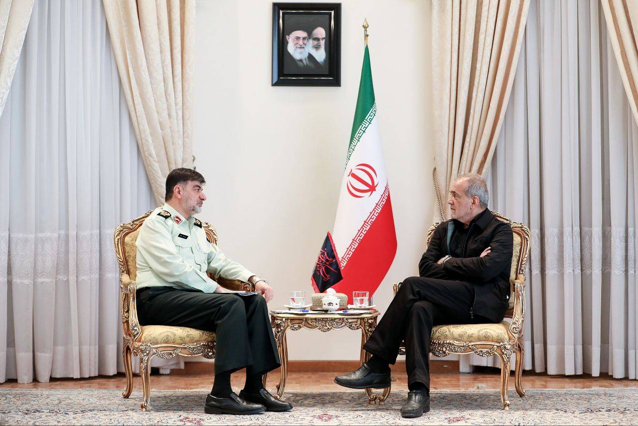دیدار فرمانده کل انتظامی کشور با رئیس جمهور منتخب/ قدردانی دکتر پزشکیان از برگزاری انتخابات در سایه امنیت و نظم کامل