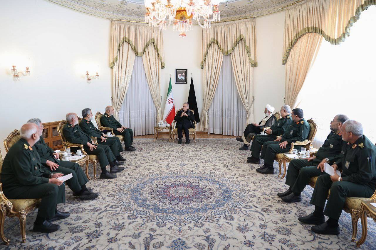 دیدار فرماندهان ارشد سپاه پاسداران انقلاب اسلامی با دکتر پزشکیان