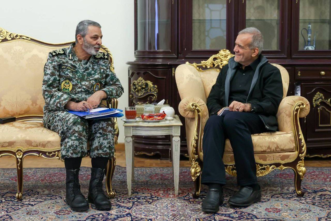 دیدار فرمانده کل ارتش جمهوری اسلامی ایران با رئیس جمهور منتخب