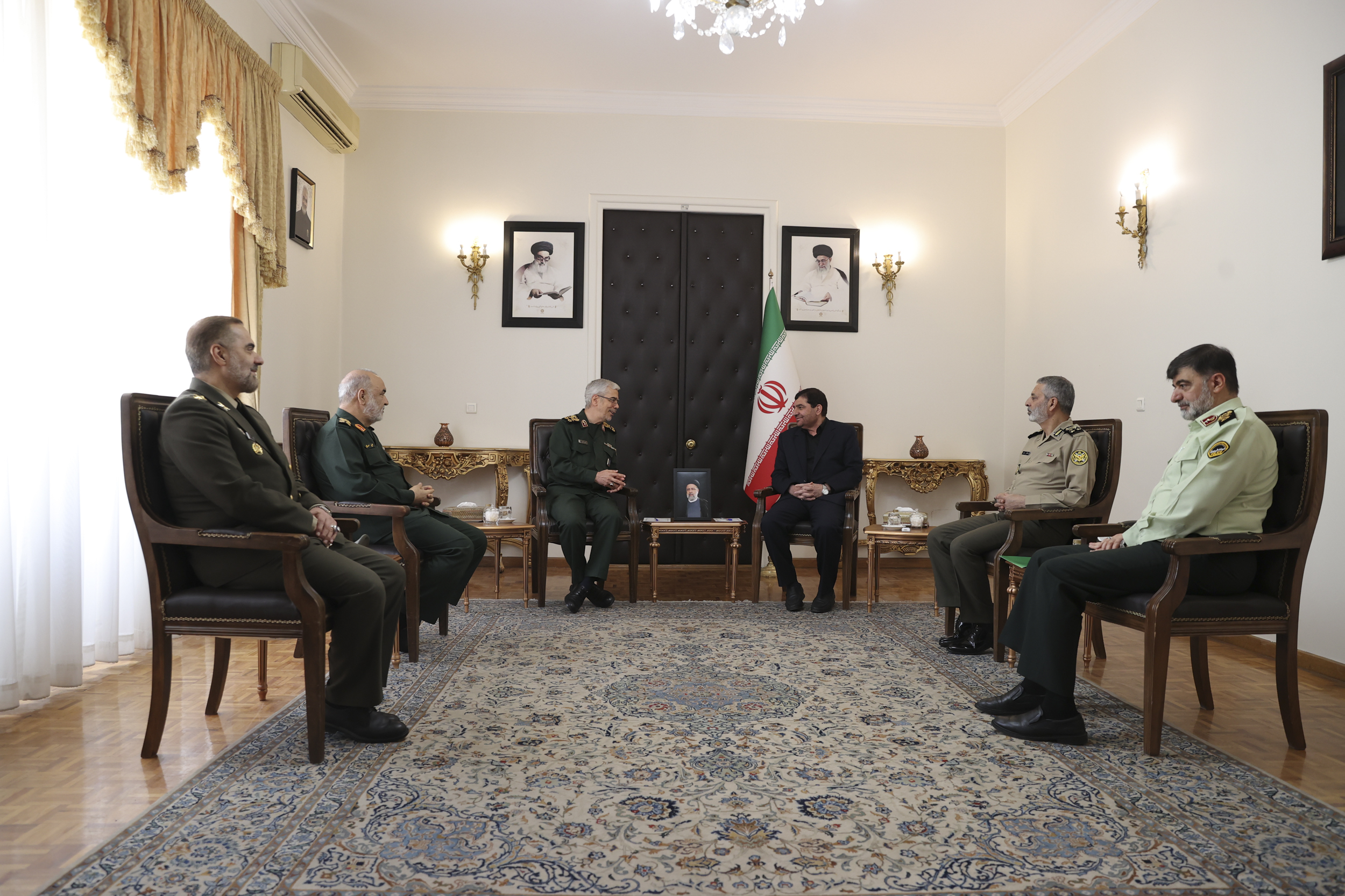 دیدار فرماندهان عالی نیروهای مسلح کشور با دکتر مخبر
