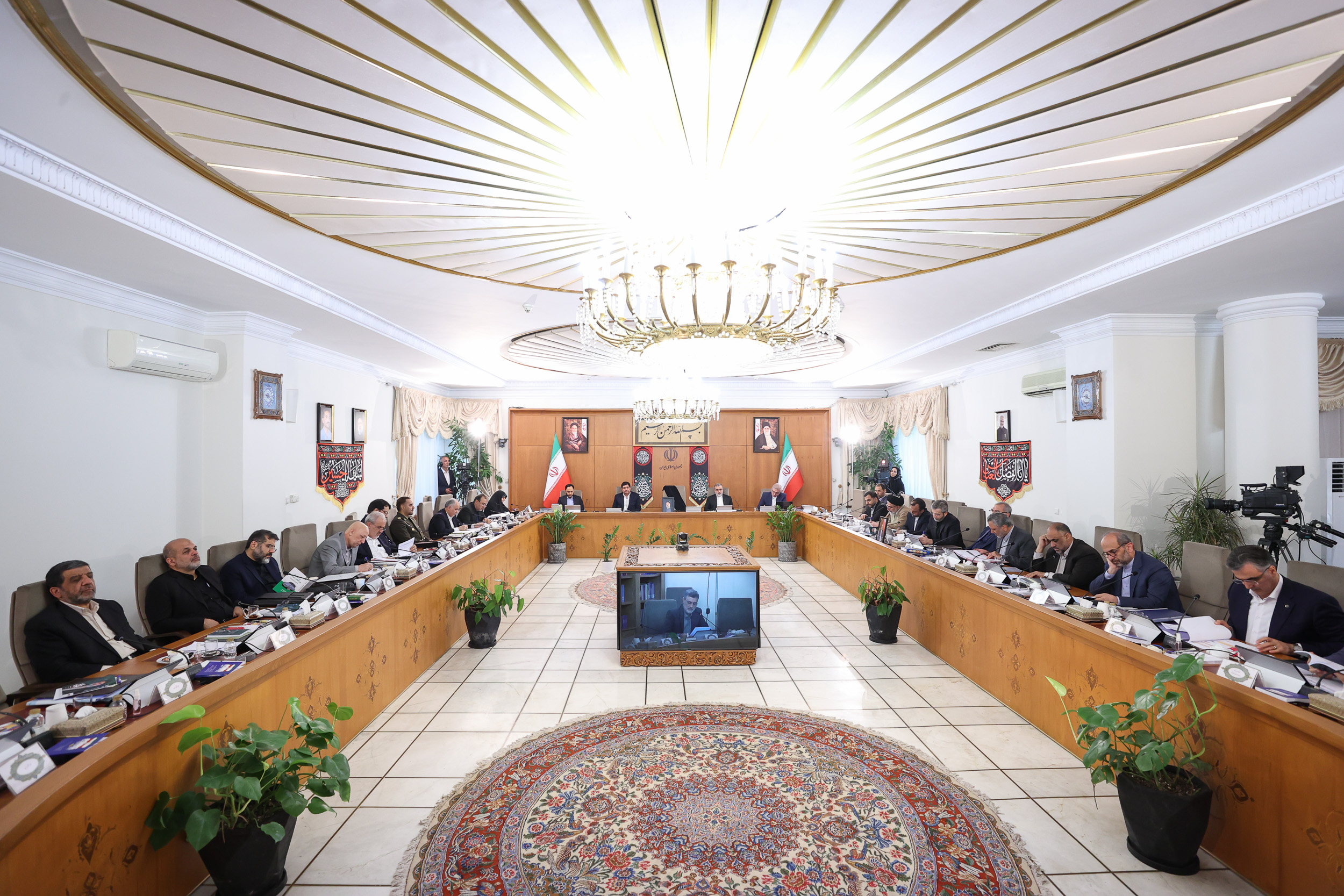 دکتر مخبر: هنر بزرگ رئیس جمهور شهید به صحنه آوردن و بهره‌مند ساختن دولت از پشتیبانی مردمی بود/ تعامل و همکاری بسیار خوب همه نهادهای حاکمیتی نقش موثری در توفیقات دولت داشت/ قدردانی صمیمانه از حمایت رهبر معظم انقلاب اسلامی از دولت مردمی/ ادامه گزارش‌های اعضای کابینه سیزدهم از عملکرد 34 ماهه دولت
