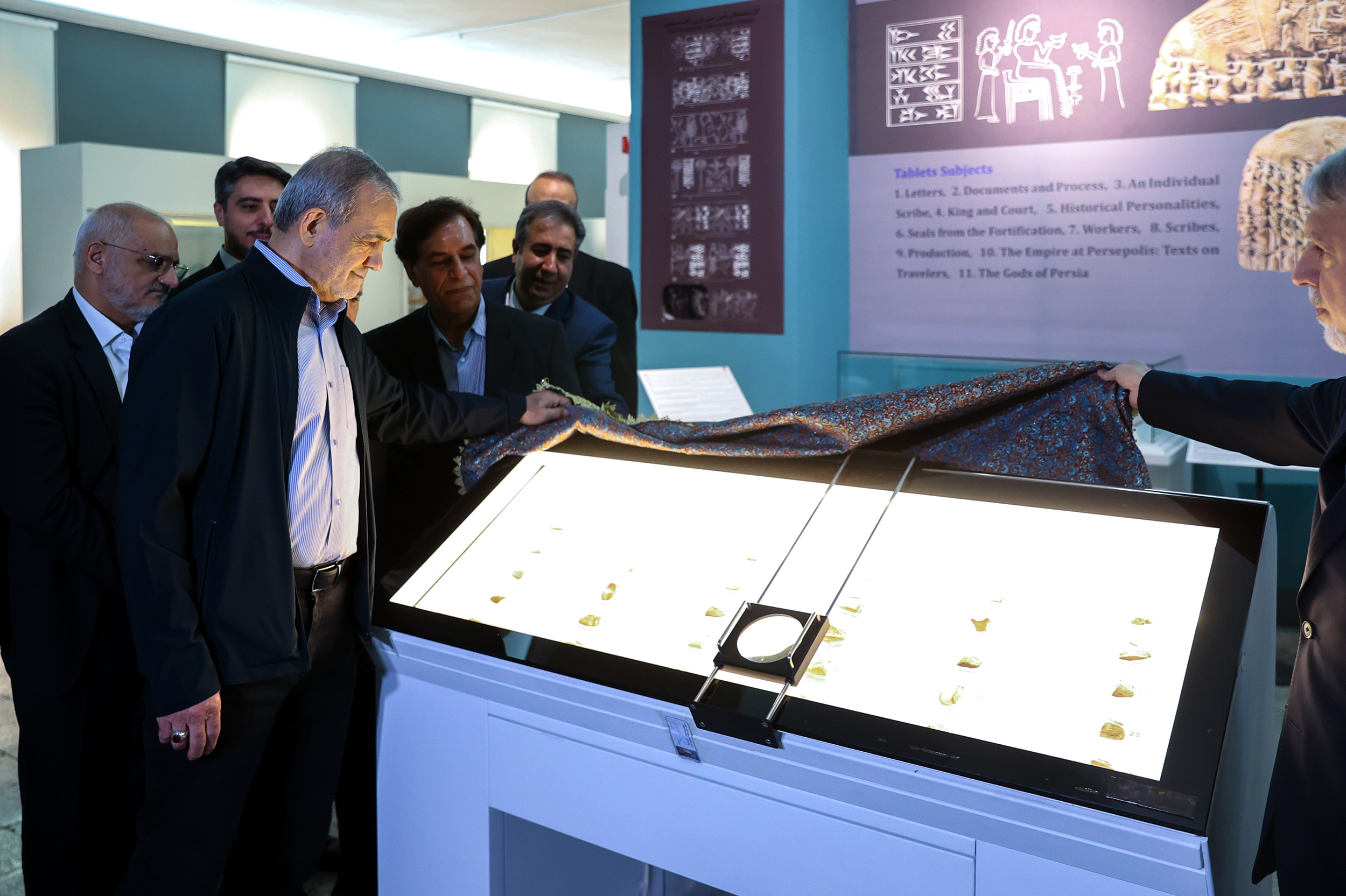رونمایی از الواح هخامنشی بازگردانده شده به کشور در محل موزه ملی ایران