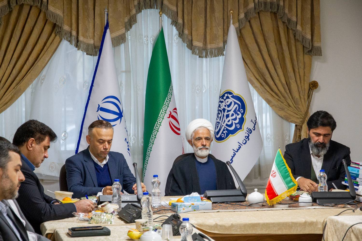 تبیین و ترویج محتوای قانون اساسی گام نخست برای بسترسازی اجرای آنها است