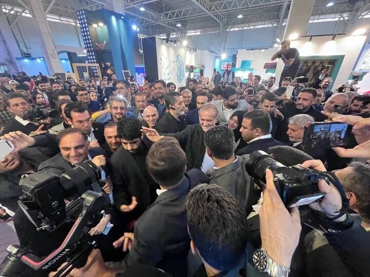 بازدید دکتر پزشکیان از سی و هفتمین نمایشگاه ملی صنایع دستی