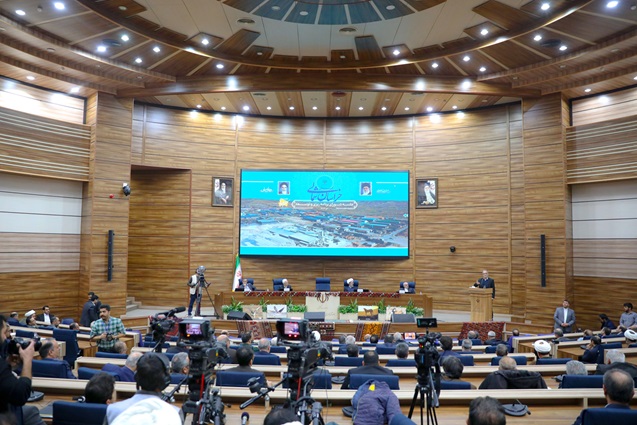 به عنوان یک مسلمان و پیرو ولایت فقیه، همواره باید برای تحقق سند چشم‌انداز تلاش کنیم