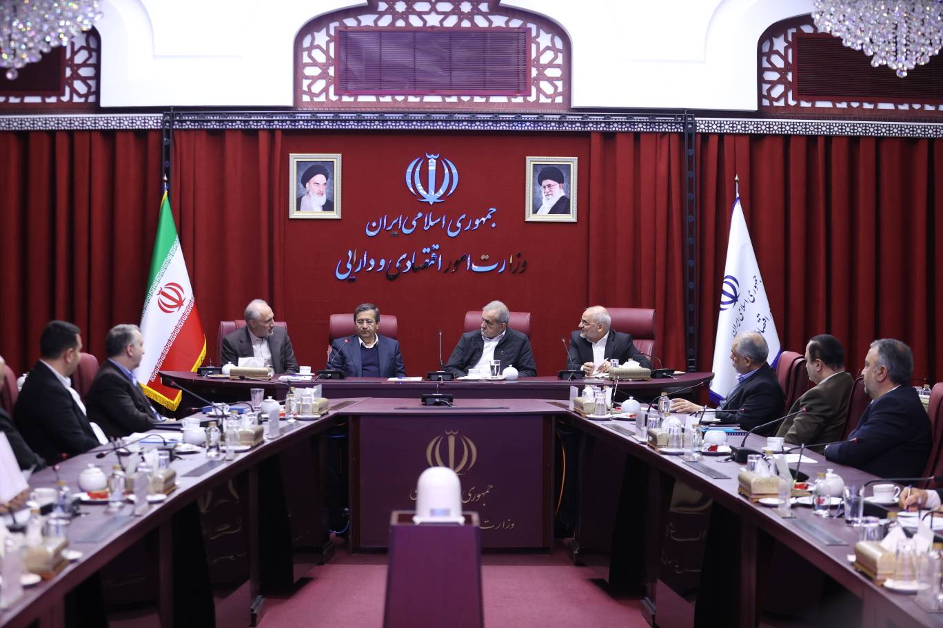 سیاستگذاری‌های اقتصادی در شورای‌عالی هماهنگی اقتصادی اتخاذ شده و مقصر جلوه دادن یک نفر بی‌انصافی است
