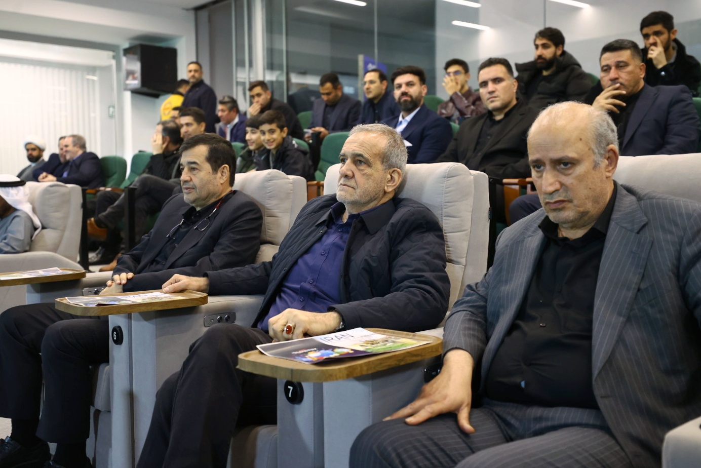 دکتر پزشکیان در ورزشگاه آزادی حضور یافت
