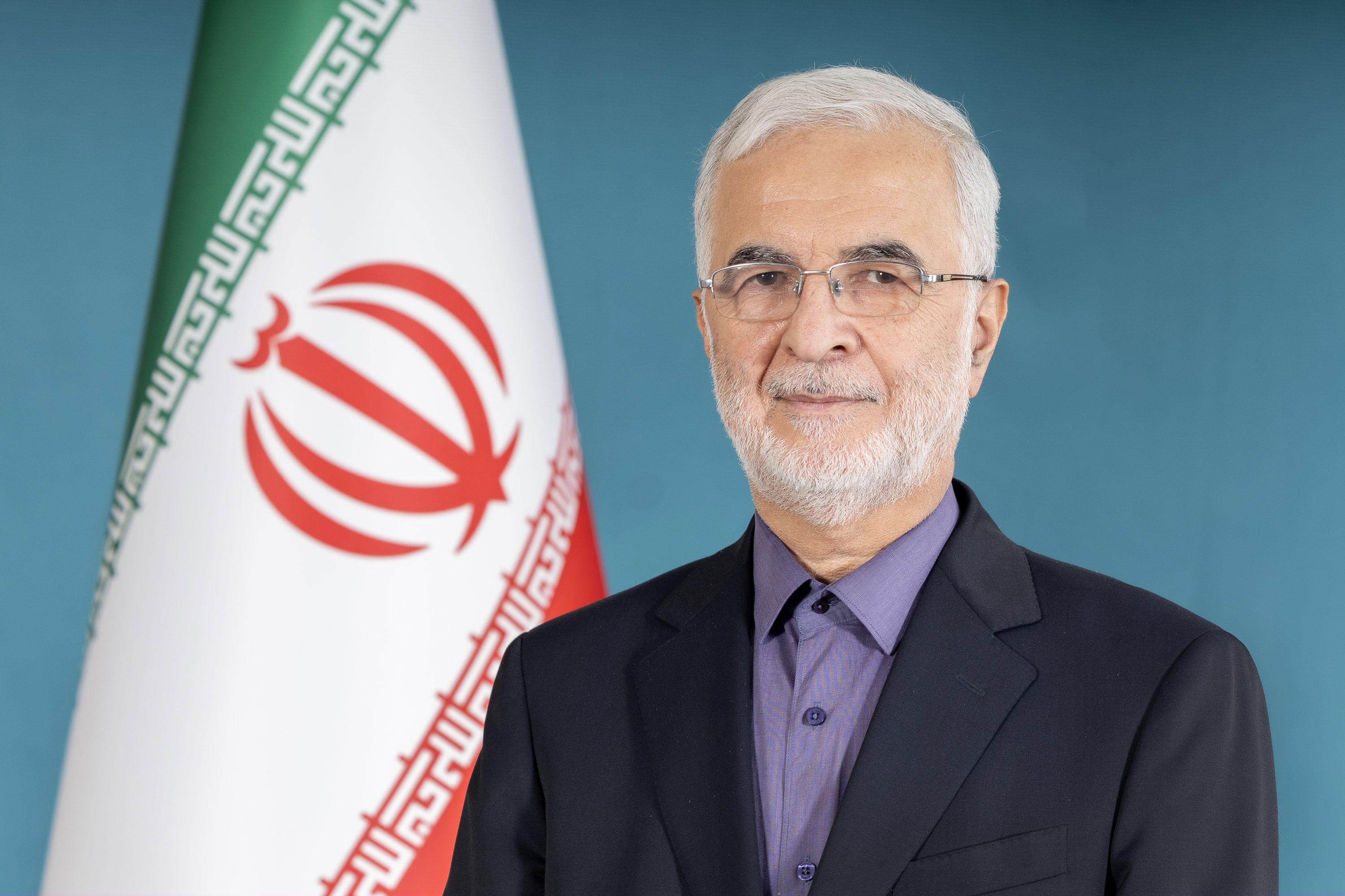 وزیر کشور به نمایندگی از دکتر پزشکیان عازم بندرعباس شد
