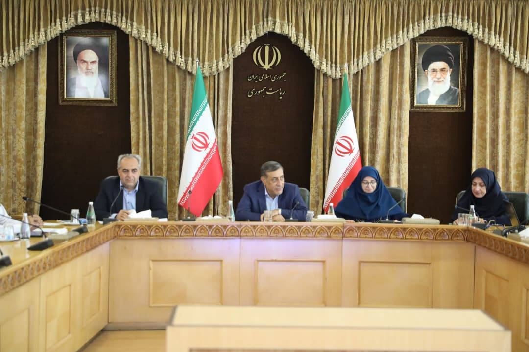 تغییر رویکرد دنیا از انرژی‌های فسیلی به انرژی‌های تجدیدپذیر/ دستگاه‌های دولتی برق خود را از طریق نیروگاه‌های خورشیدی، تأمین کنند