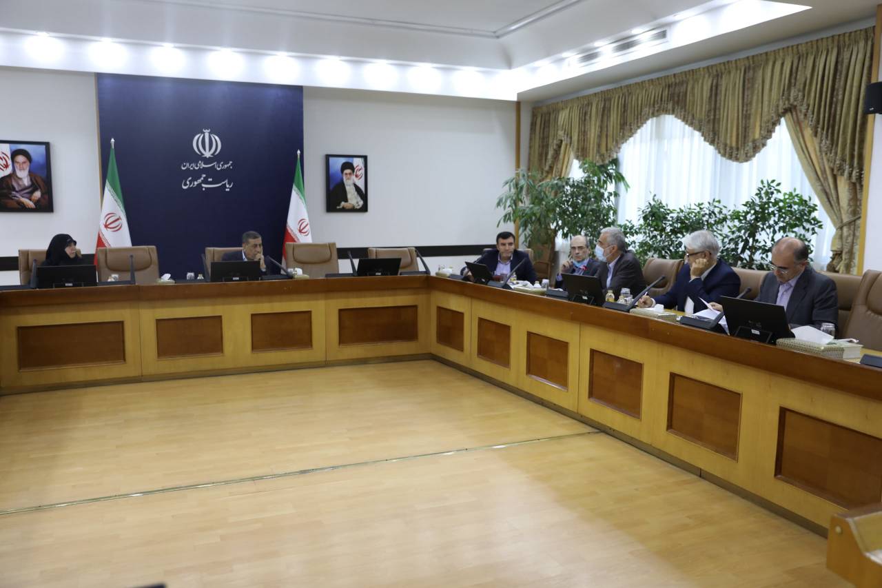 معاون اجرایی رئیس جمهور: امکان فعالیت سکوهای برخط دارو رسان صرفاً در چارچوب ضوابط و تنظیم‌گری وزارت بهداشت/ تأکید بر نقش‌آفرینی فعال دولت در حوزه سلامت