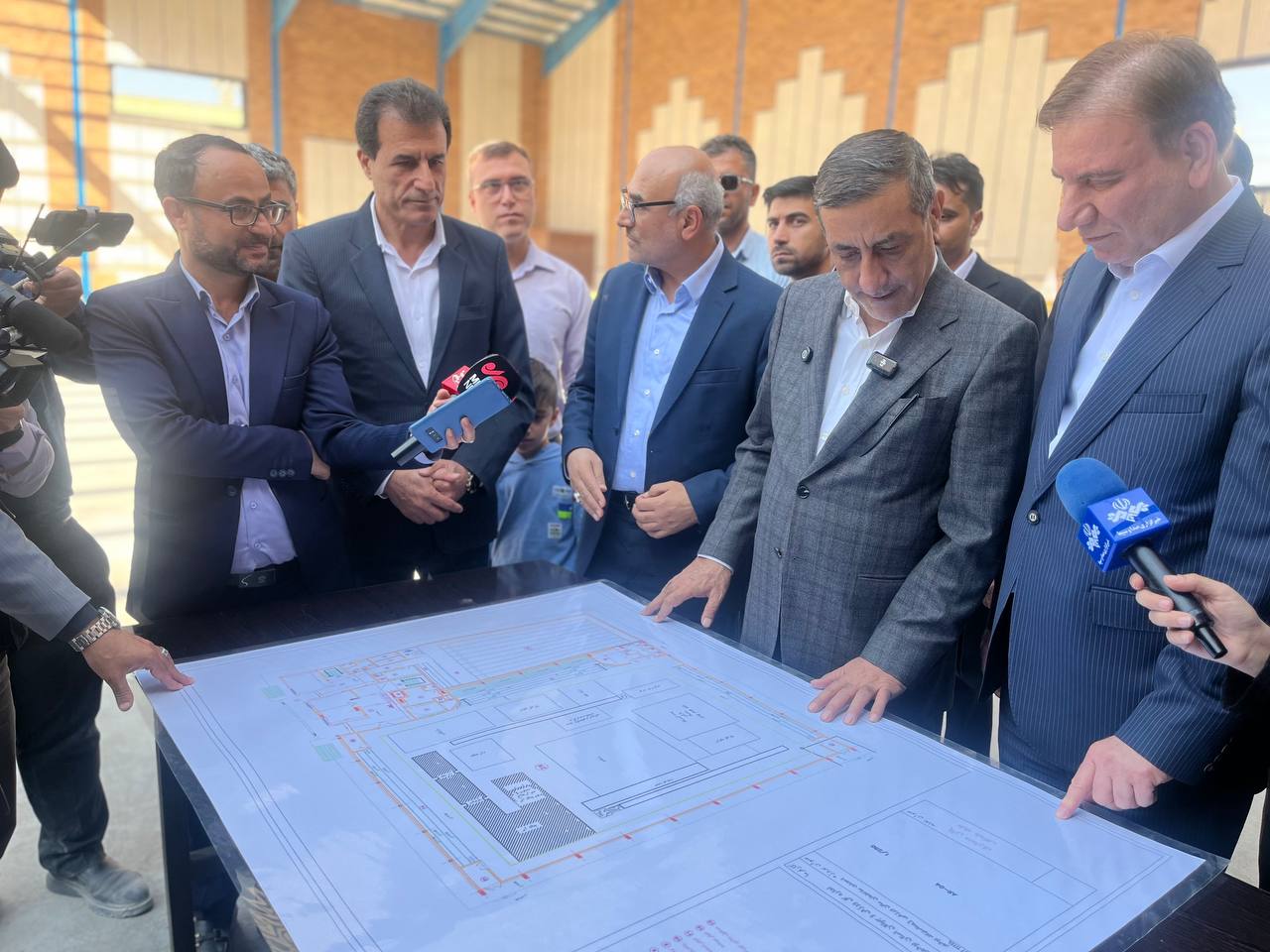 بازدید معاون اجرایی رئیس‌جمهور از پروژه احداث سالن ژیمناستیک بوشهر