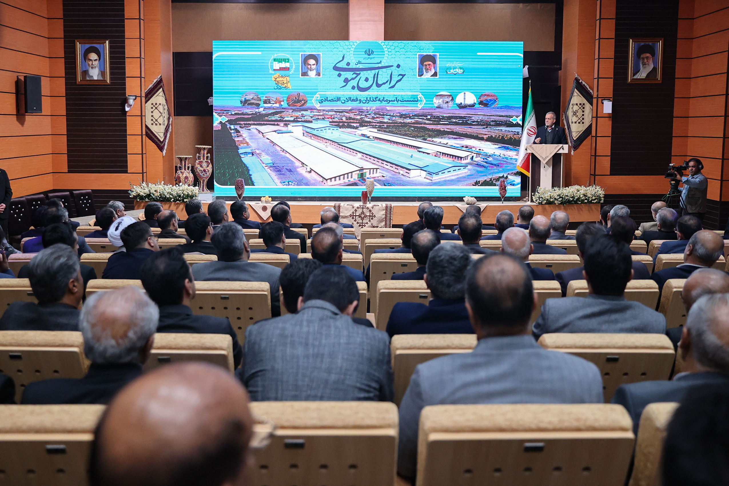 توسعه کریدورها و تکمیل خطوط ریلی تصمیم قاطع حاکمیت است/ اولویت تخصیص منابع باید تکمیل سریع‌تر مسیرهای ریلی باشد
