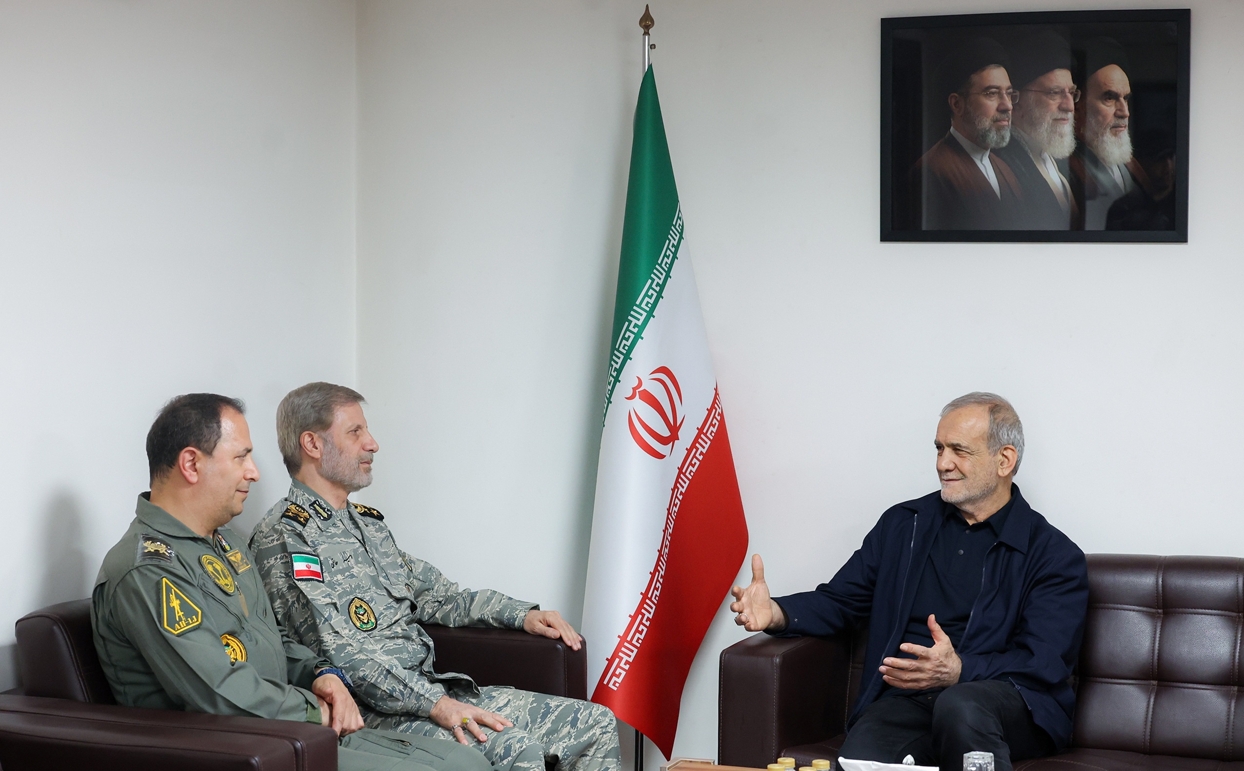 دکتر پزشکیان: ارتش جمهوری اسلامی ایران با آمادگی عملیاتی بالا اقتدار دفاعی کشور را به نمایش گذاشت/انسجام ملی و اقتدار نیروهای مسلح مهم‌ترین پشتوانه امنیت کشور است/  دولت با تمام ظرفیت از تقویت نیروهای مسلح حمایت می‌کند
