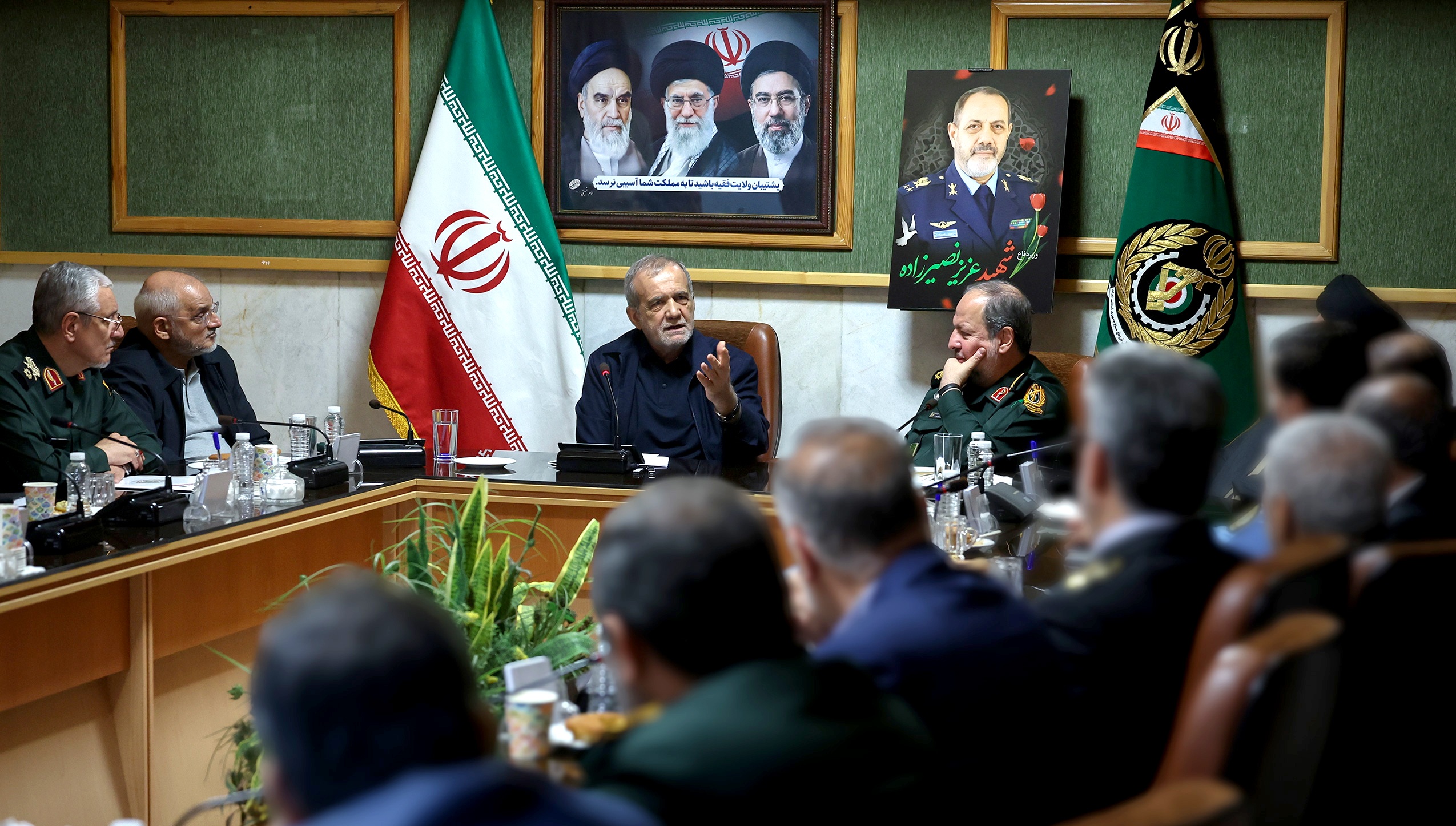 اقتدار دفاعی کشور مرهون مجاهدت و آمادگی نیروهای مسلح است/ دشمن از توان آفندی نیروهای مسلح ایران غافلگیر شد/ معیشت و مسکن نیروهای مسلح از اولویت‌های راهبردی دولت است/حرکت صنعت دفاعی به سمت فناوری‌های نوین باید شتاب بیشتری بگیرد
