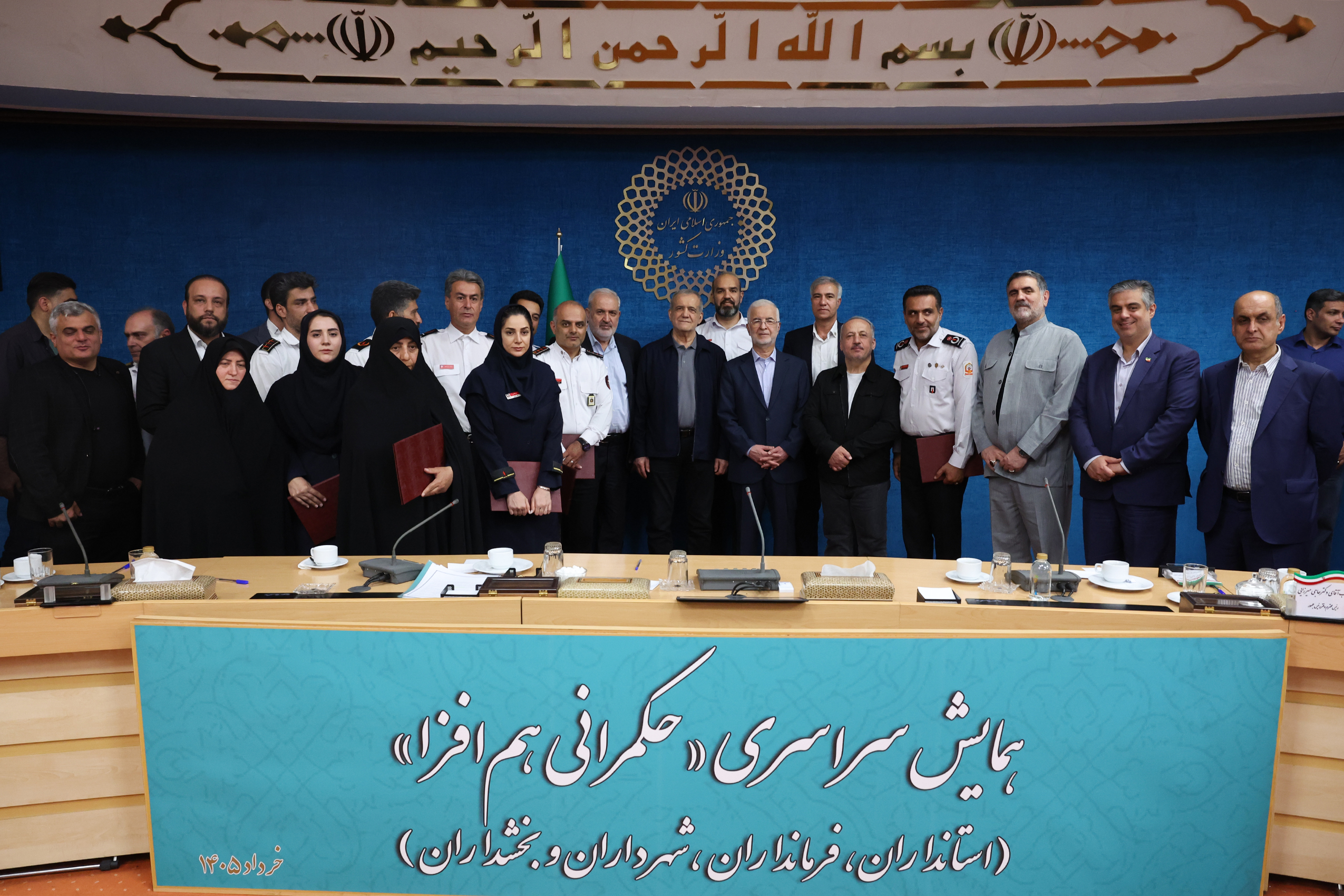 پیروزی دیپلماتیک اخیر، سند افتخار ملت ایران در برابر زورگویان جهان است/ تیم مذاکره‌کننده به هیچ‌وجه از چارچوب‌ها و سیاست‌های تعیین‌شده از سوی رهبری عدول نخواهد کرد/ سرمایه اجتماعی و همراهی مردم بزرگ‌ترین پشتوانه امنیت و پیشرفت کشور است/ هرچه انسجام داخلی بیشتر باشد، قدرت دفاع از حقوق ملت در مذاکرات افزایش می‌یابد
