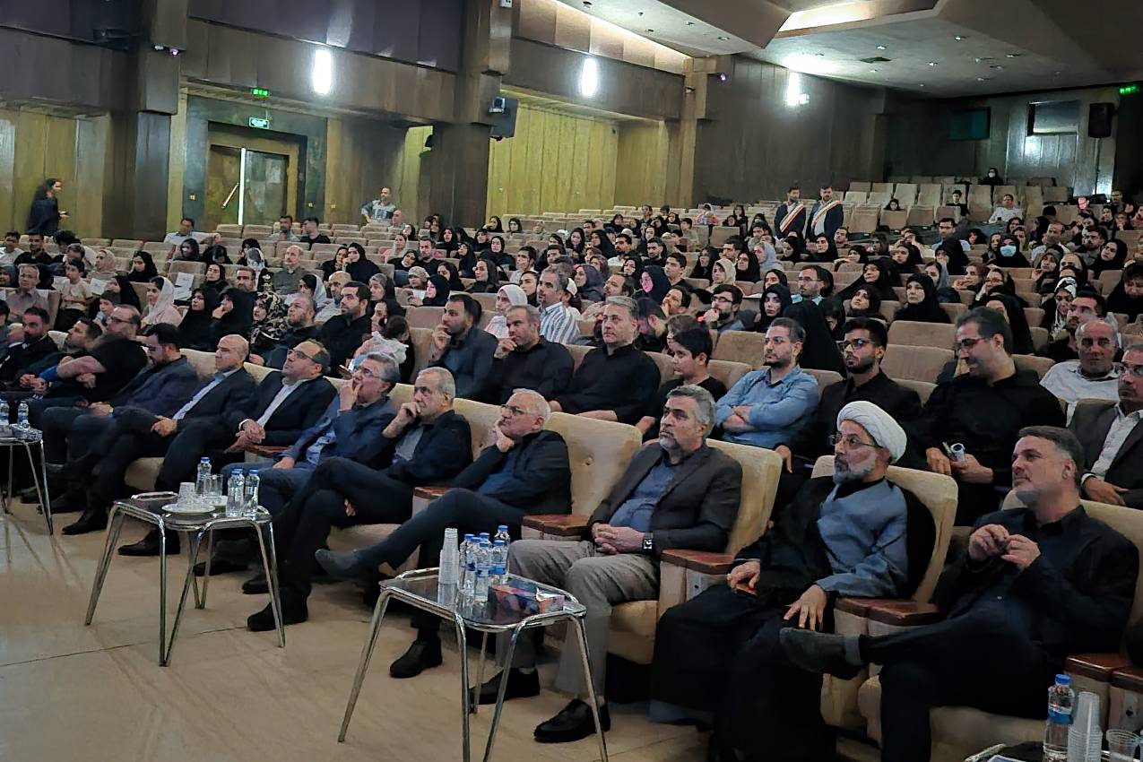 اکران خصوصی فیلم «نیم ‌شب» با حضور دکتر پزشکیان برگزار شد

