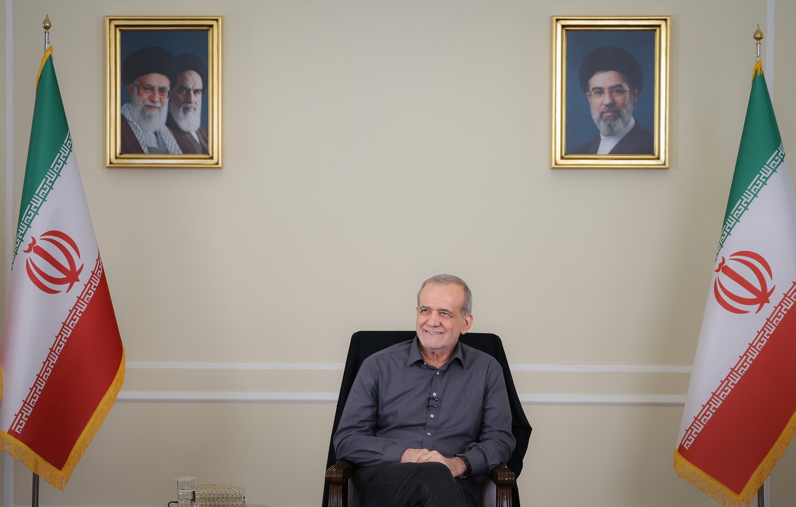 دکتر پزشکیان: توسعه انرژی پاک، عدالت یارانه‌ای و اصلاح مدیریت، سه محور تحول اقتصادی/ مسیر اصلاحات آغاز شده و متوقف نخواهد شد
