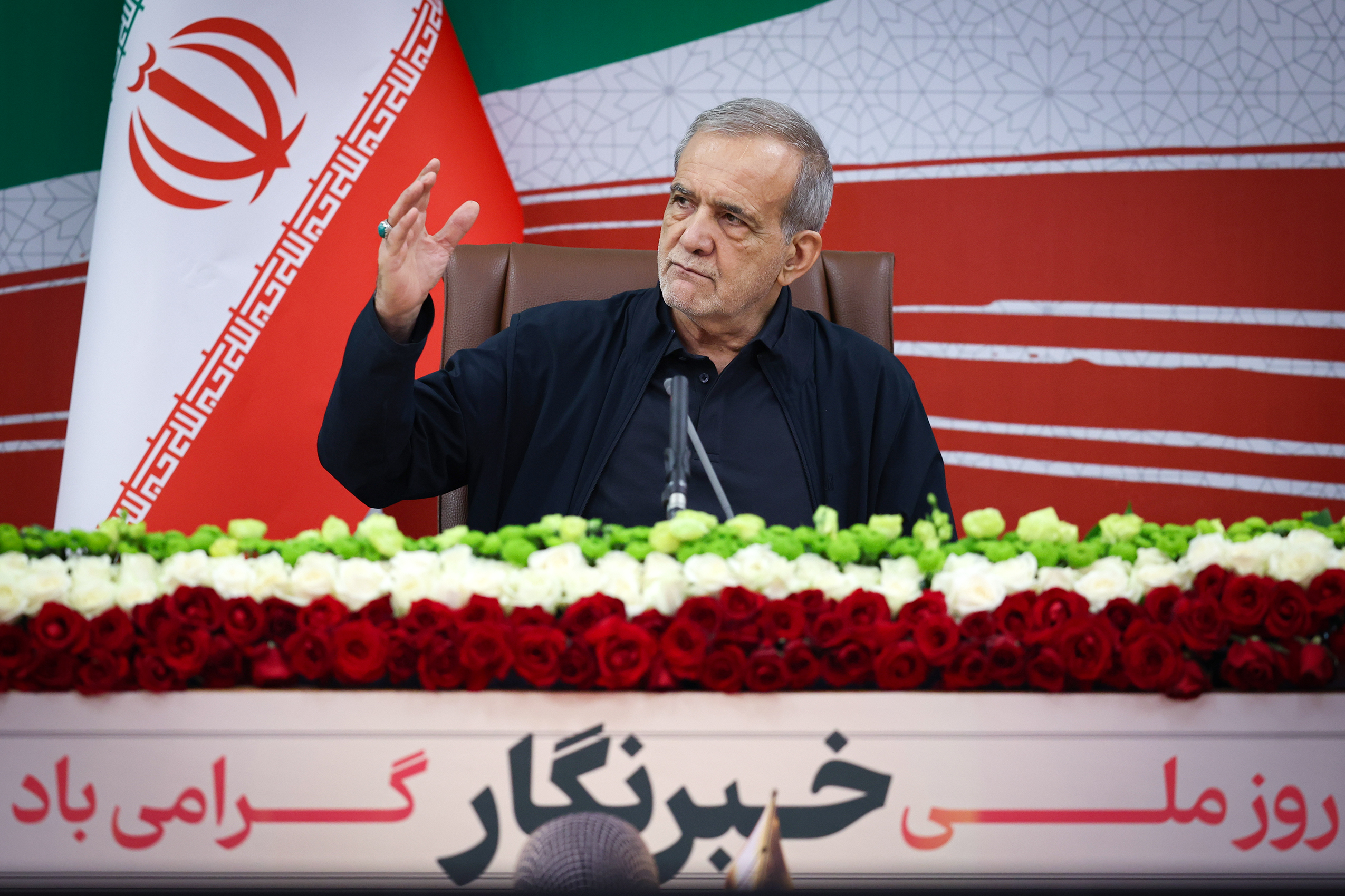 دکتر پزشکیان: بهترین زمان برای دستیابی به توافق، شرایط کنونی است/ در مسیر صلح، از حقوق ملت ایران کوتاه نمی‌آییم/ توسعه مناسبات اقتصادی با کشورهای منطقه و سازمان‌های منطقه‌ای، راهبرد دولت برای مقابله با تحریم‌ها/ اتکای اصلی دولت به ظرفیت داخلی و مردم است/ اداره کشور باید بر مبنای شایسته‌سالاری، مأموریت‌محوری و ارزیابی عملکرد باشد
