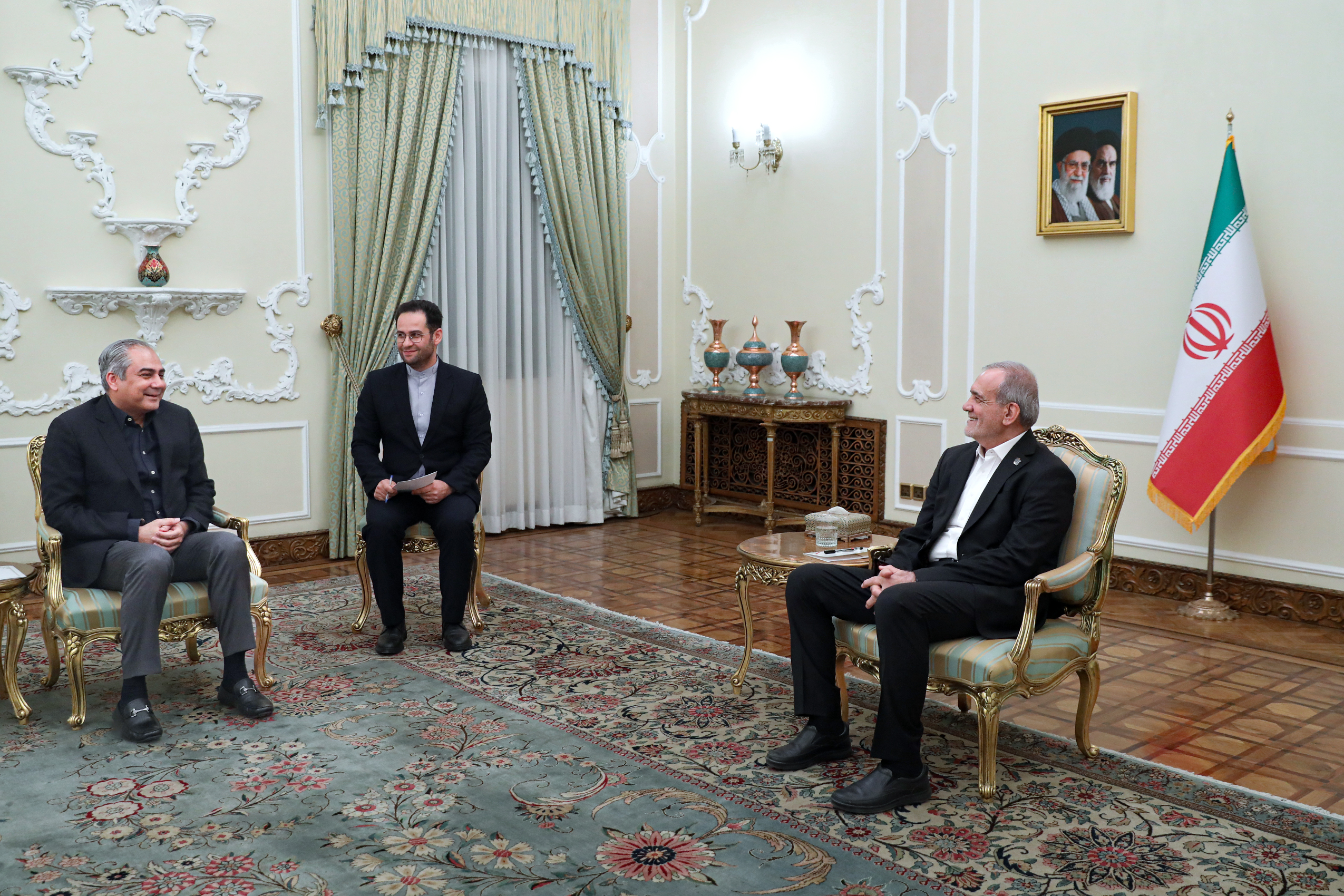 دکتر پزشکیان: اهتمام مقامات پاکستان برای همبستگی و تقویت روابط و مناسبات با ایران ارزشمند است/ بر تعمیق روابط با پاکستان در همه زمینه‌ها تأکید داریم/ سید محسن نقوی: روابط مستحکم پاکستان و ایران گسستنی نیست
