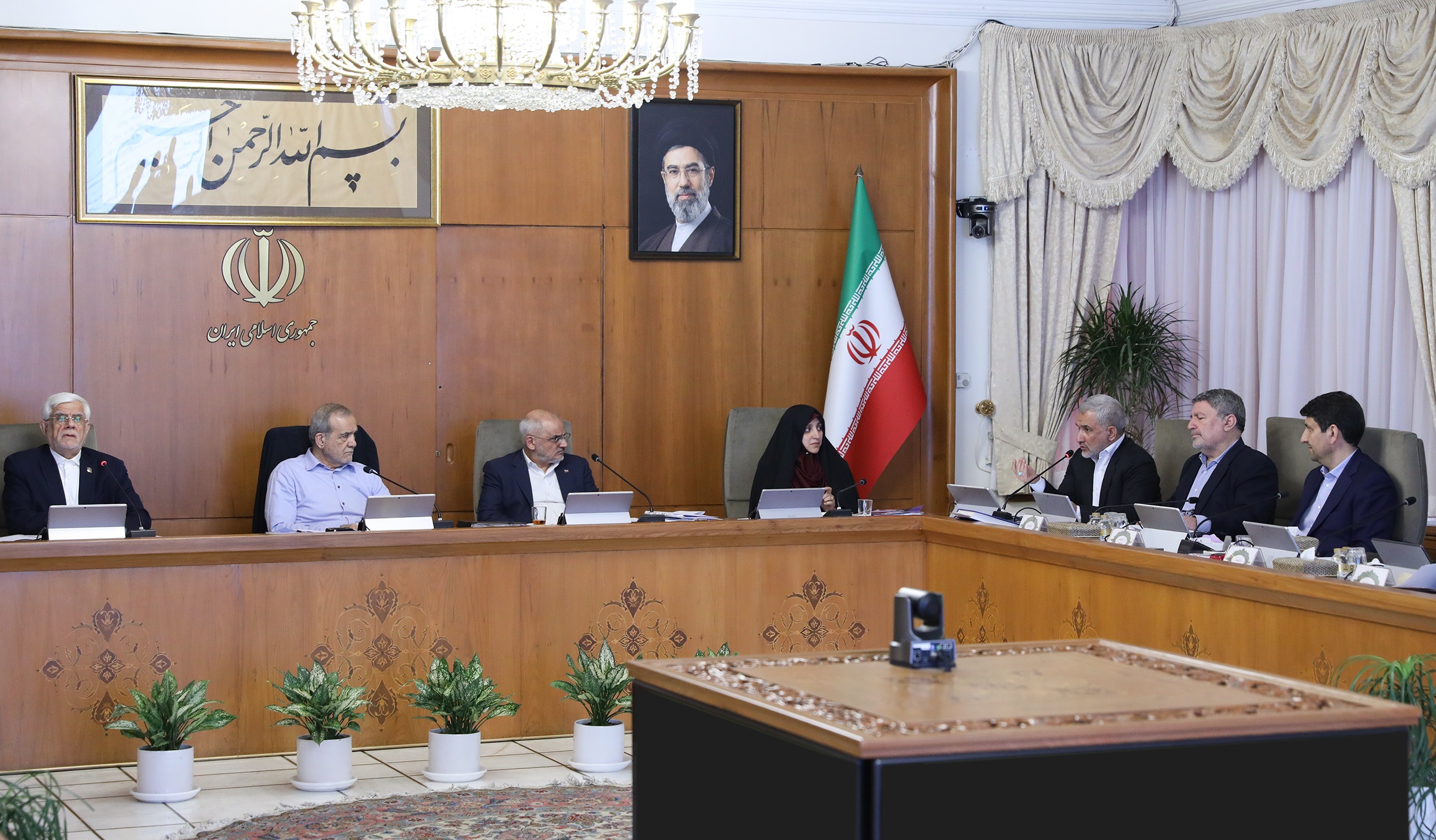 تأکید بر رفع موانع همکاری با افغانستان و تقویت زیرساخت‌های انرژی و دفاعی/ افزایش 3500 مگاوات به ظرفیت شبکه برق تا هفته آینده/ تأکید رئیس‌جمهور بر تداوم پشتیبانی از نیروهای مسلح