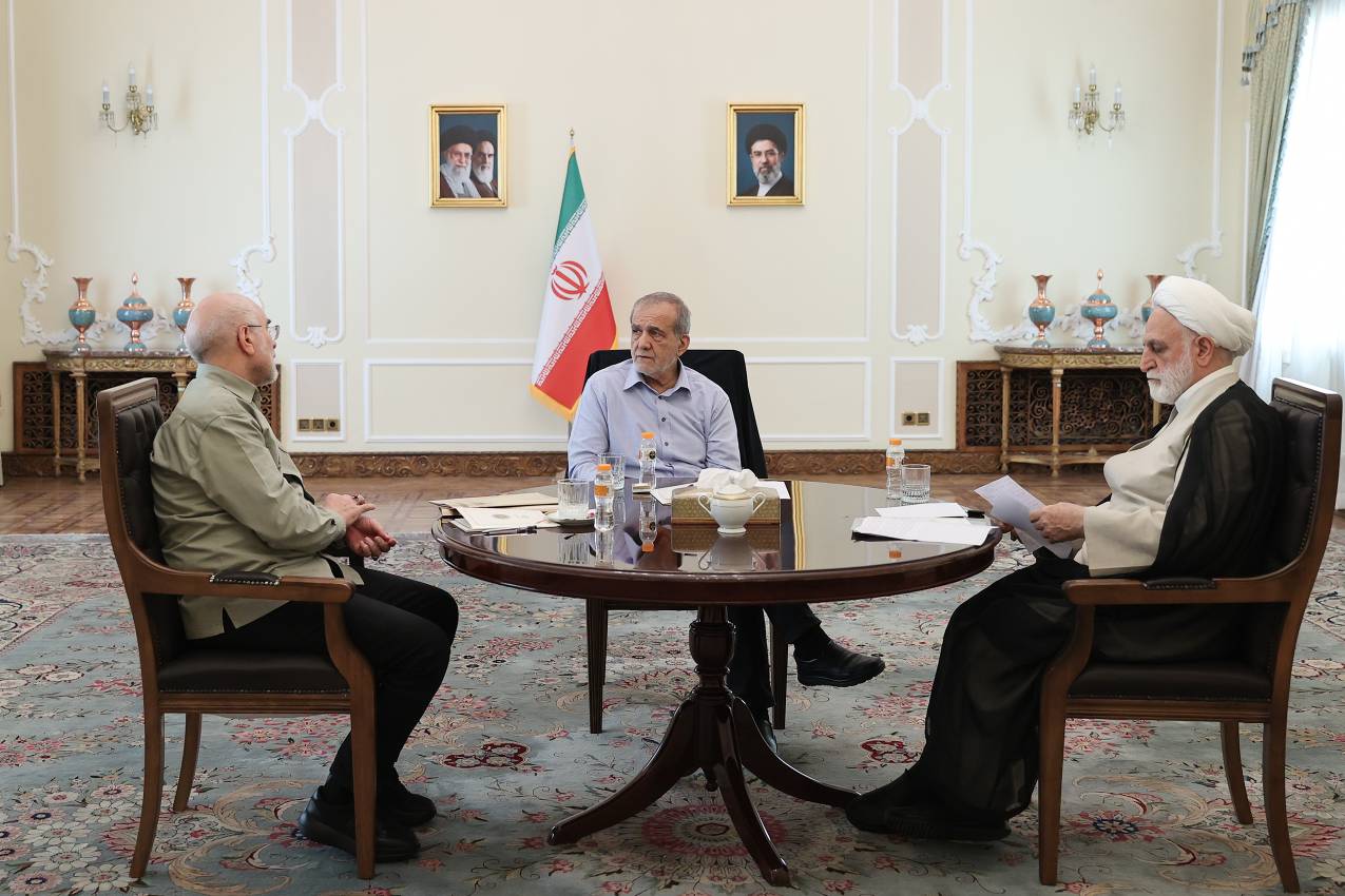 نشست سران قوا با محوریت معیشت و تحولات منطقه برگزار شد
