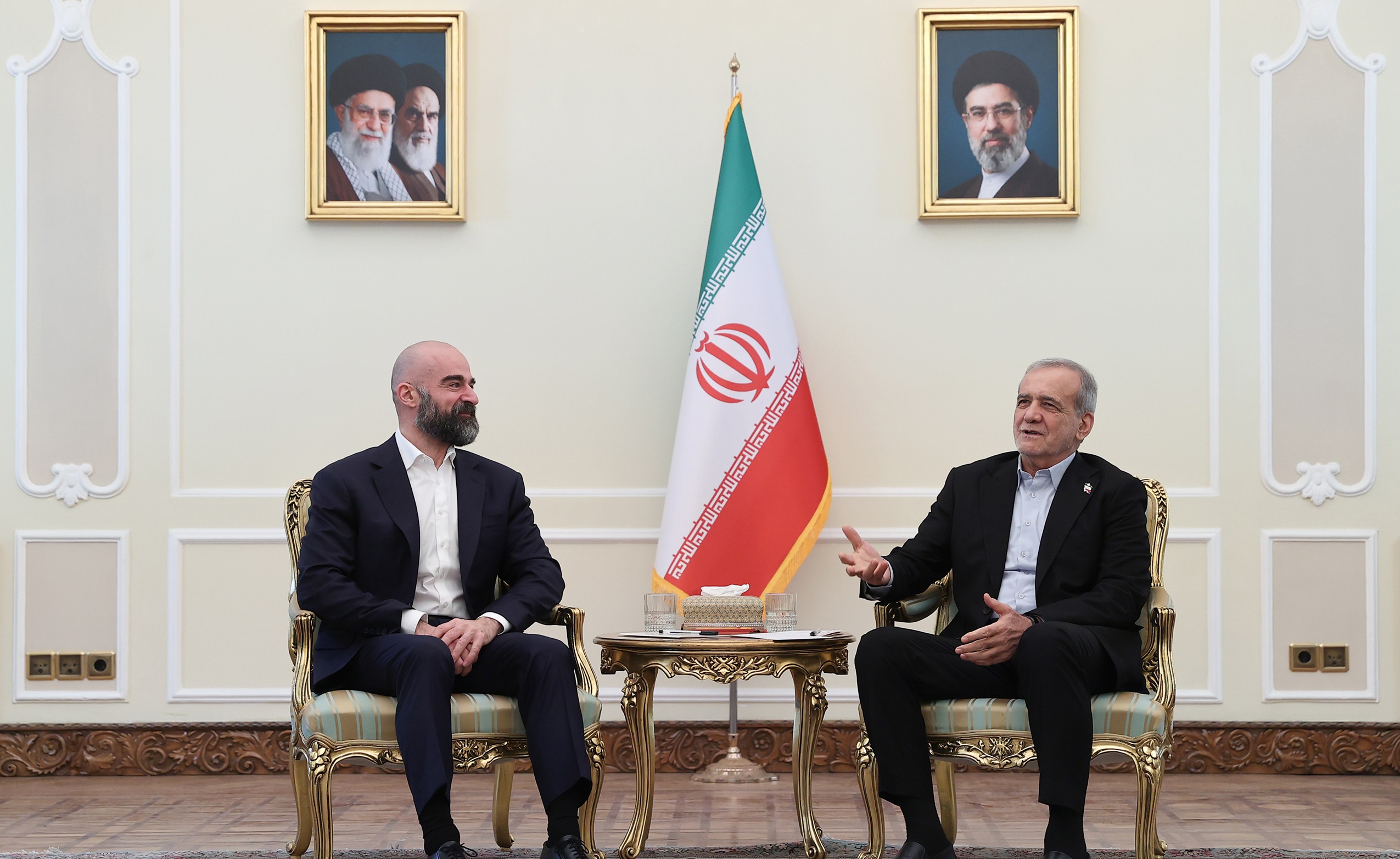 دکتر پزشکیان: همسایگی، تاریخ و فرهنگ مشترک ایران و اقلیم کردستان برای ما بسیار باارزش است/ با انصاف و عدالت می‌توانیم منطقه‌ای مملو از توسعه، پیشرفت و برادری بسازیم/ بافل طالبانی: ایران رفیق و شریک اساسی اقلیم کردستان است/ تمام تلاش ما حفظ امنیت ایران از جانب مرزهای اقلیم است
