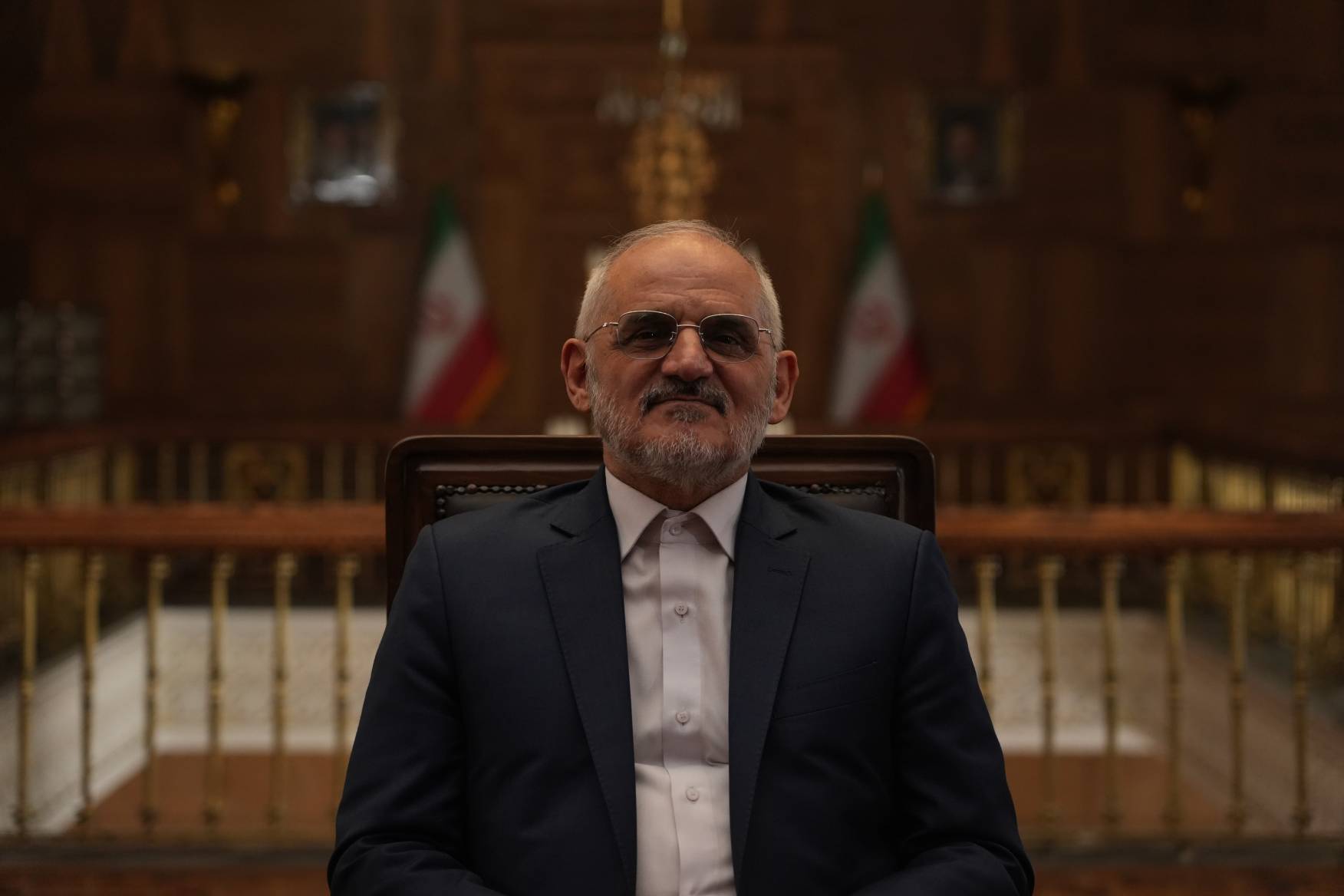 پزشکیان وفاق را به معنای رسیدن به درک مشترک برای حل مسائل می‌داند/ رئیس‌جمهور بر انباشت تجربه و پرهیز از «ریست کردن» تجربه دولت‌ها تأکید دارد/ برای رئیس‌جمهور اهمیت ندارد کار به نام چه کسی تمام شود؛ مهم این است که درست پیش برود/ کریدورها از نان شب برای دولت مهم‌ترند/ عدالت آموزشی از مهم‌ترین اولویت‌های رئیس‌جمهور است/ نقش رئیس‌جمهور در ایجاد وحدت نظر در شورای‌عالی امنیت ملی تعیین‌کننده است
